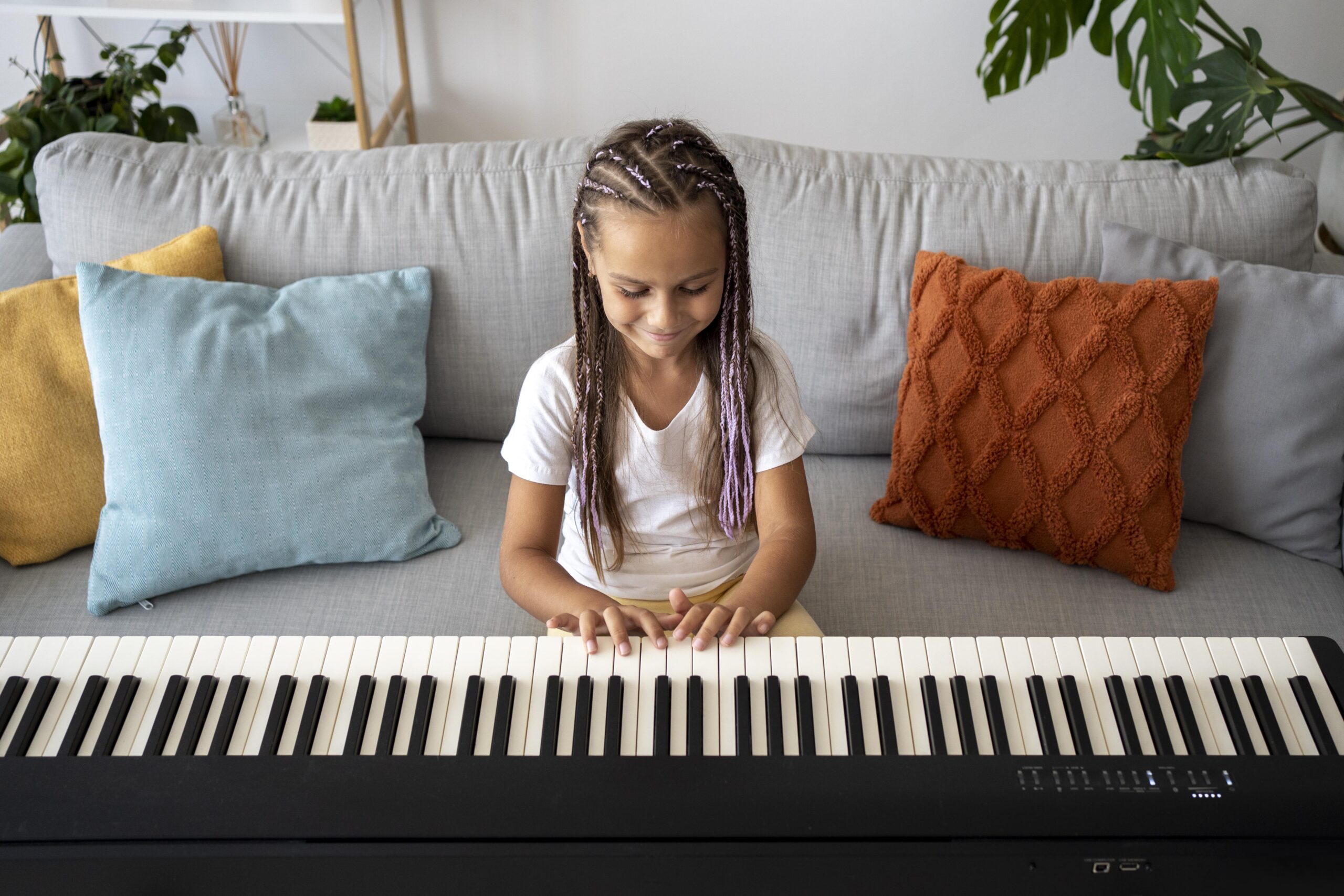 adorable-girl-playing-piano-home (1)